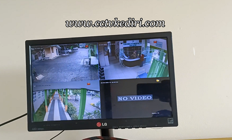 <p>Adanya kamera di lokasi yang di butuhkan akan sangat membantu tentunya di tempat usaha atau rumah pribadi anda yang terkadang atau selalu di tinggal berpergian atau liburan di lokasi yang berjarak jauh seperti di luar kota maupun luar negri adanya kamera ini anda bisa memantau situasi melalui <em>handphond</em>, dan hasil rekaman kamera akan memberikan titik terang di setiap kejadian yang terjadi di lokasi tersebut.</p>